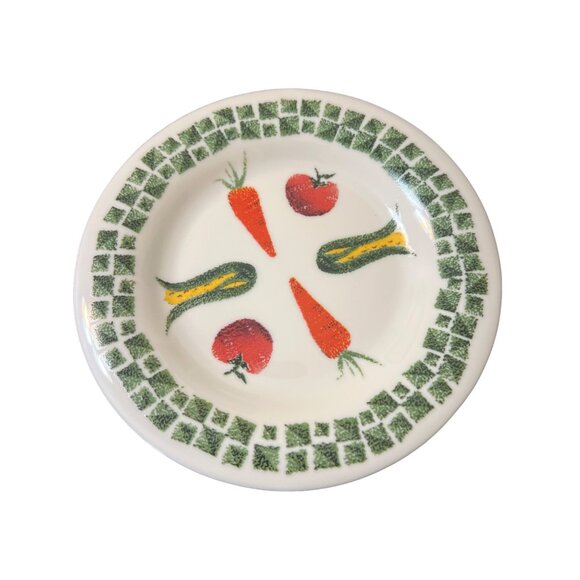 Vintage Arcopal France Vegetable Pattern Salad Plate White Milk Glass 7 3/4" - Picture 1 of 3